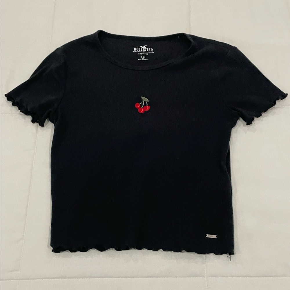 hollister black cherry baby tee size s